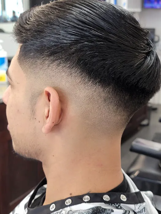 Latinos Barber Shop Picture 2
