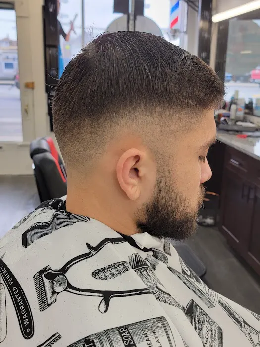 Latinos Barber Shop Picture 10