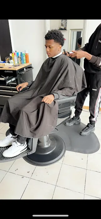 Mike The Barber Picture 3