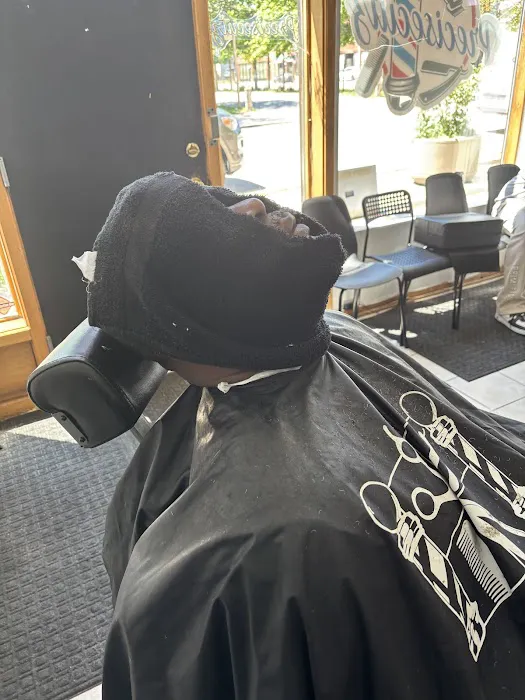 Mike The Barber Picture 4