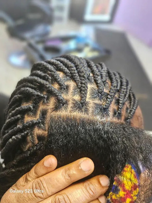 Manoro’s African Hair Braiding Picture 4
