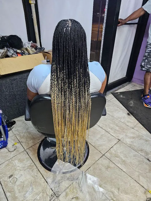 Manoro’s African Hair Braiding Picture 2