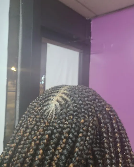Manoro’s African Hair Braiding Picture 9