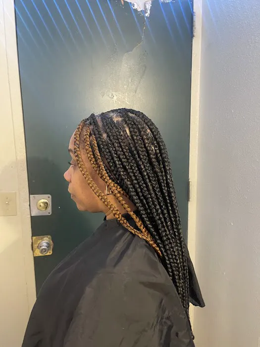 Bendicion African Hair Braiding Salon Picture 9