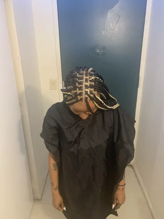 Bendicion African Hair Braiding Salon Picture 5