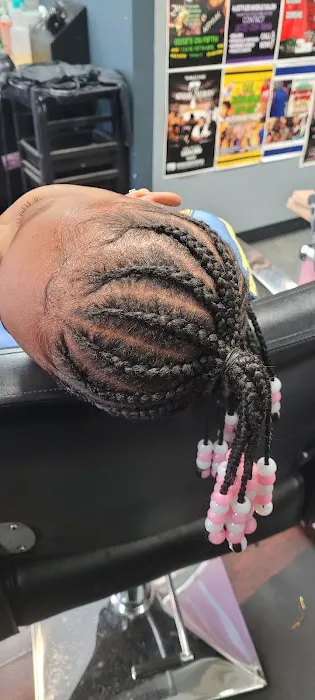Mane Attraxion Beauty Picture 2