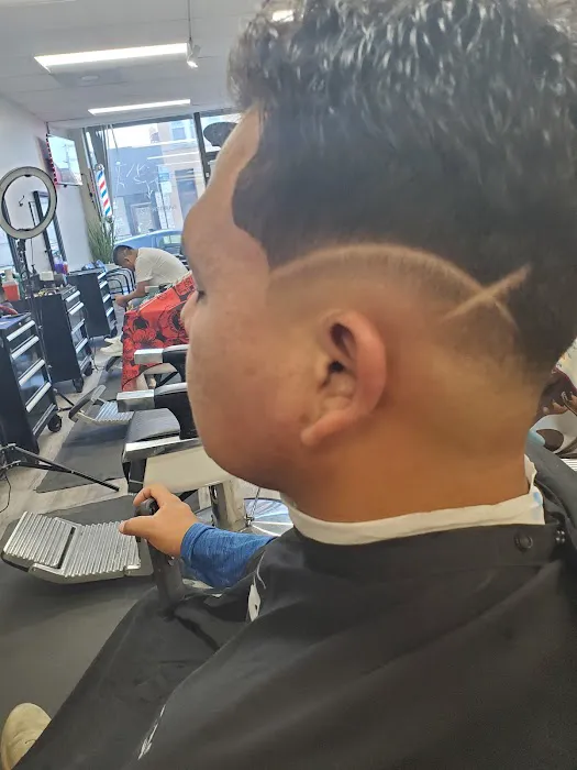 Henry'S BARBER SHOP Picture 3