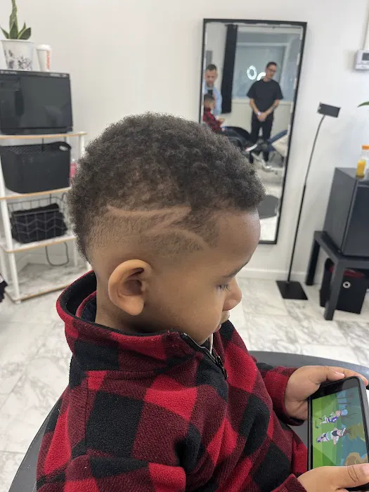 In His Image Barber Lounge Picture 9