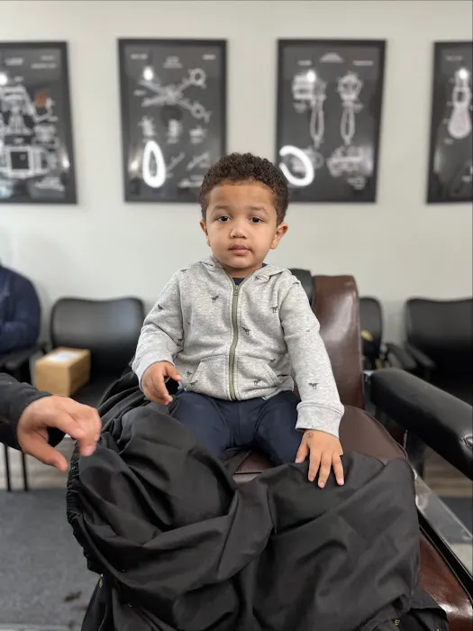 In His Image Barber Lounge Picture 10