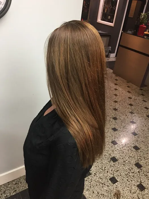 Salon Elia Picture 1
