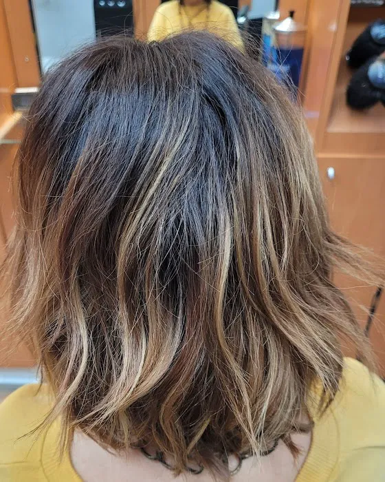 Ellie Veikos Hair Picture 8