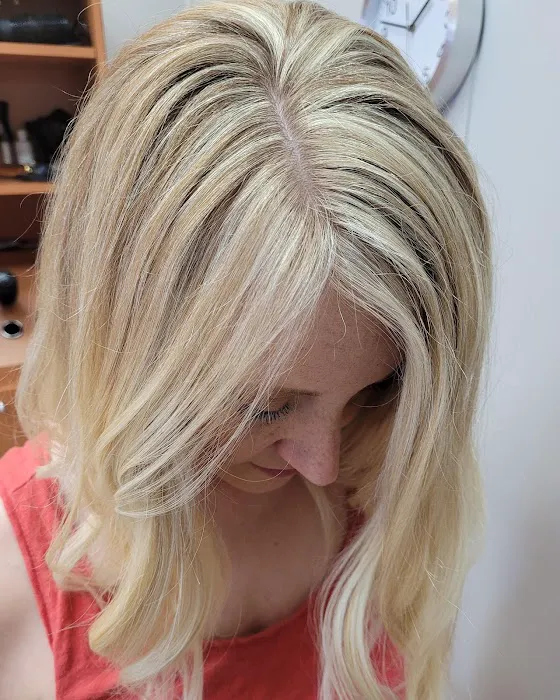 Ellie Veikos Hair Picture 3