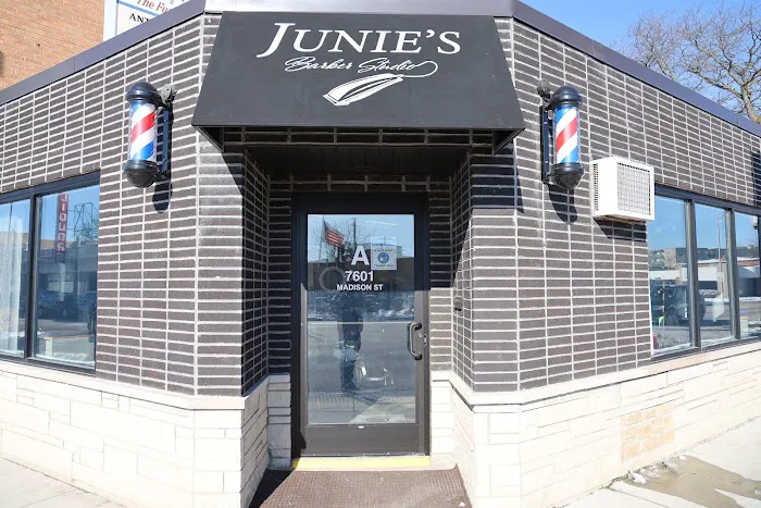 Junie's Barber Studio Picture 6
