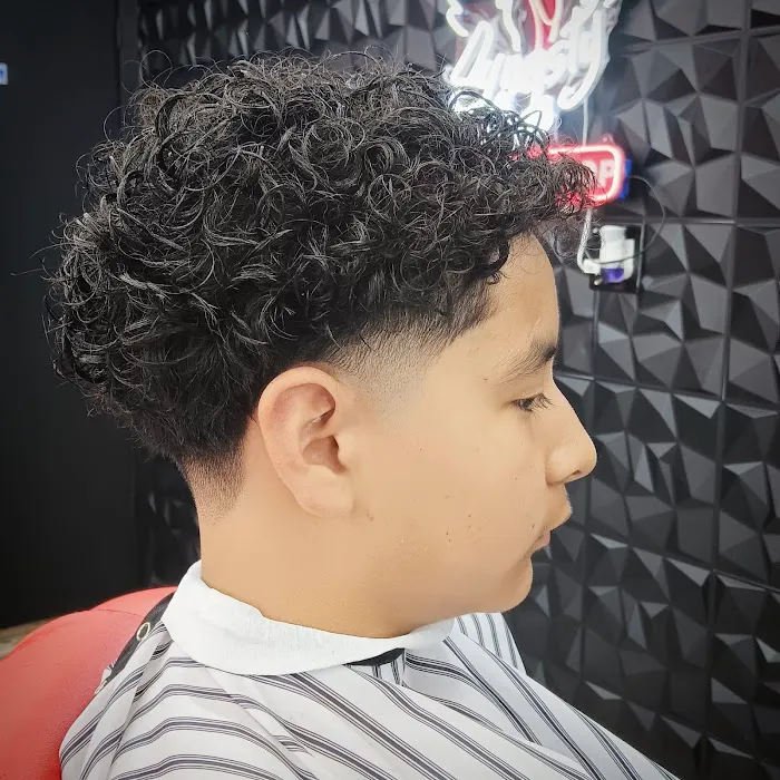 High Dynasty Fade Barbershop Picture 9