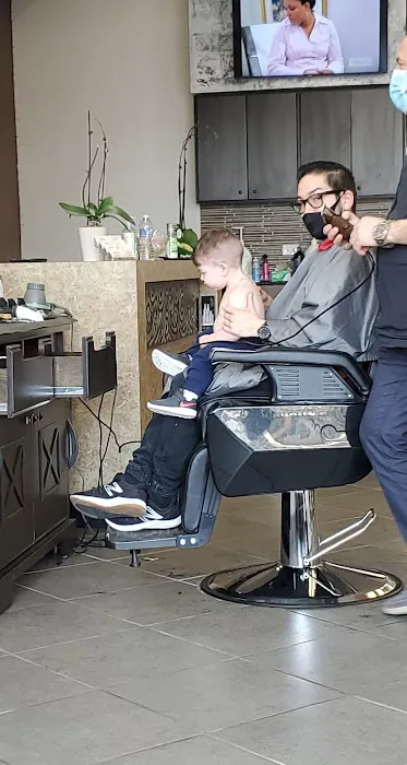 Emy's HAIR STUDIO Picture 2