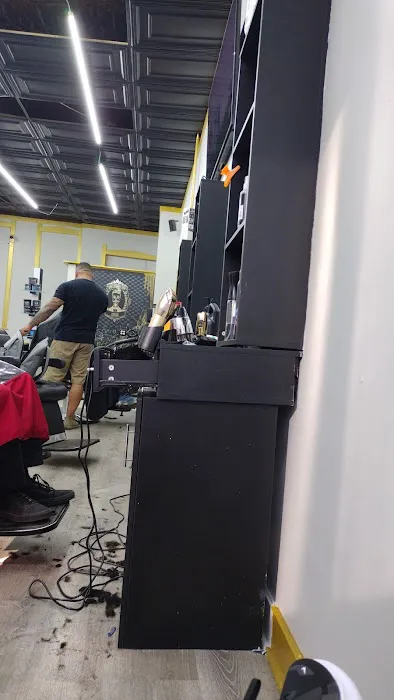 Moe’s Barber Shop Picture 4