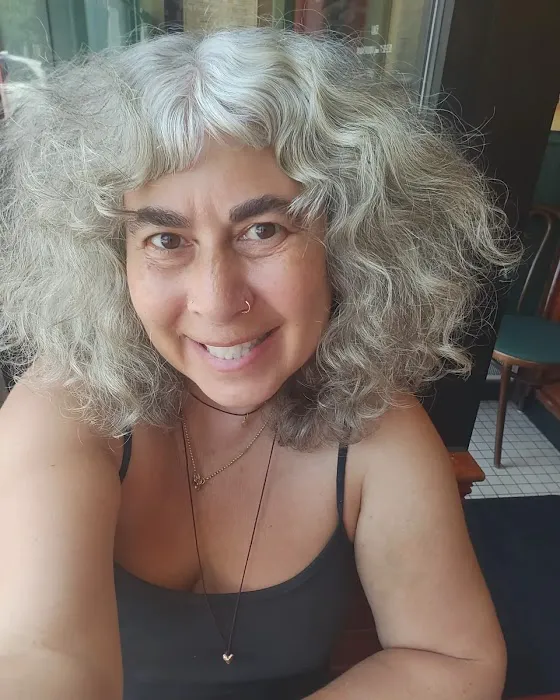 Zelaz Salon Picture 1