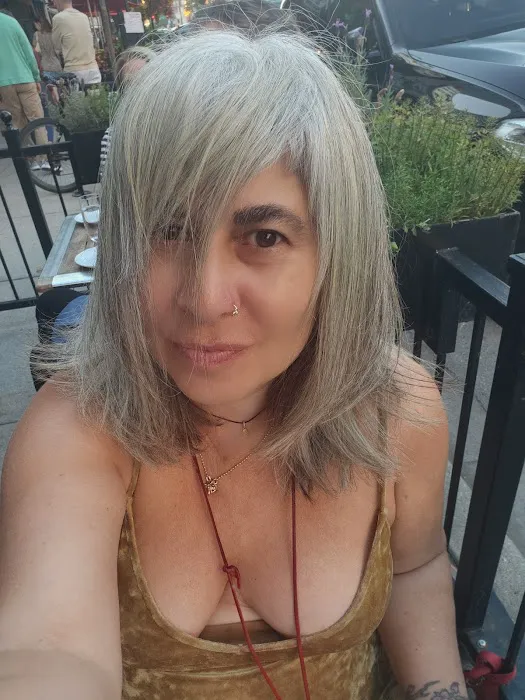 Zelaz Salon Picture 3