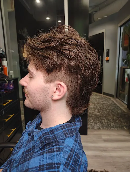 Red Raven Salon Picture 1