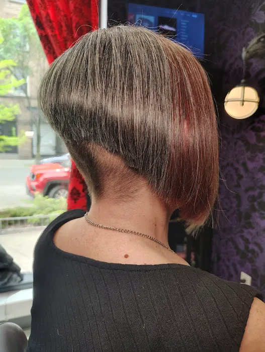 Red Raven Salon Picture 4