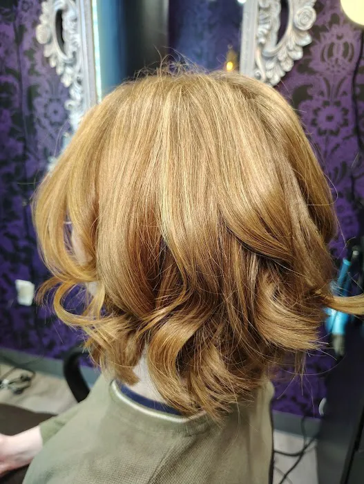 Red Raven Salon Picture 3