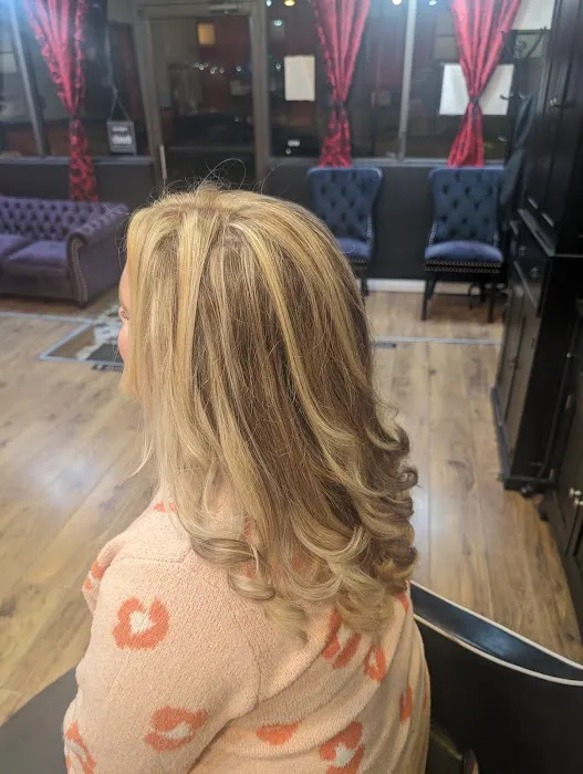 Red Raven Salon Picture 10
