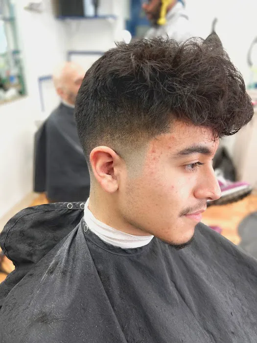 Elliott The Barber Picture 6
