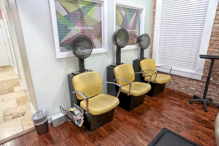 Huetiful Salon Picture 8