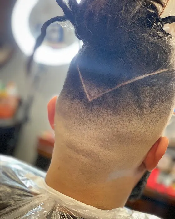 BR Barber Lounge No. 2 Picture 5