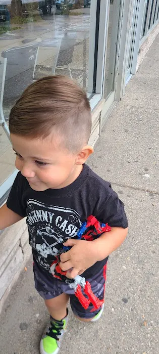 Victor's Barber Shop & Beauty Salon Picture 9