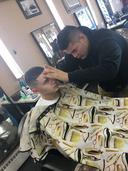 Traditions Barber Parlor II Picture 2