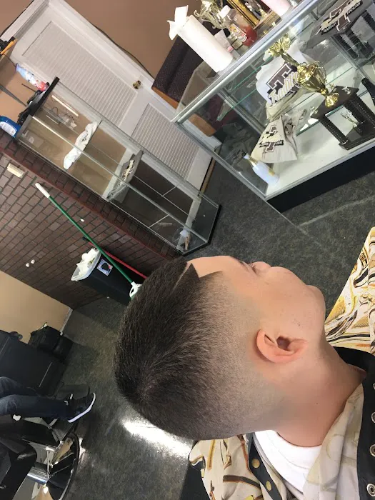 Traditions Barber Parlor II Picture 7