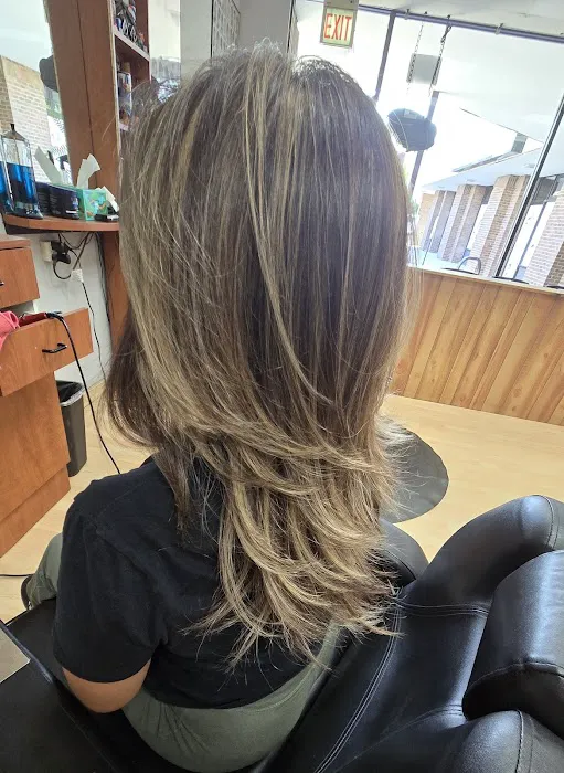 Millie's Hair Studio Picture 4