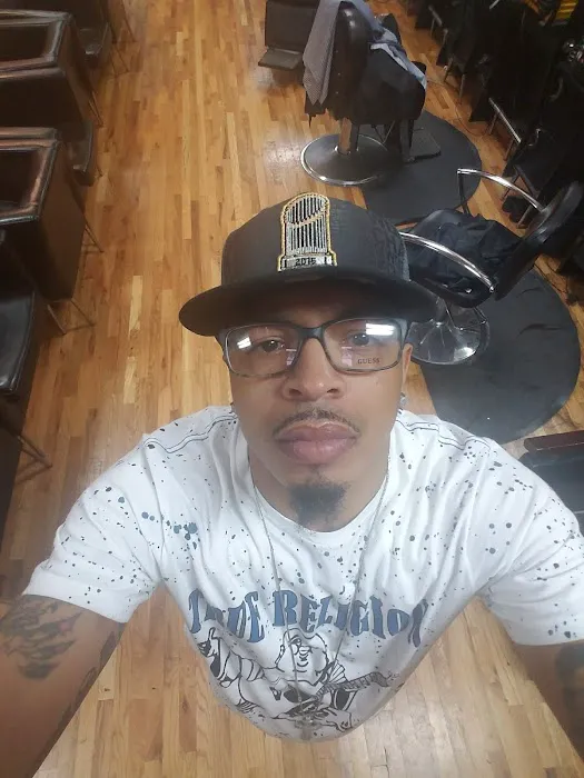 S Class 2 Barber Salon Picture 5