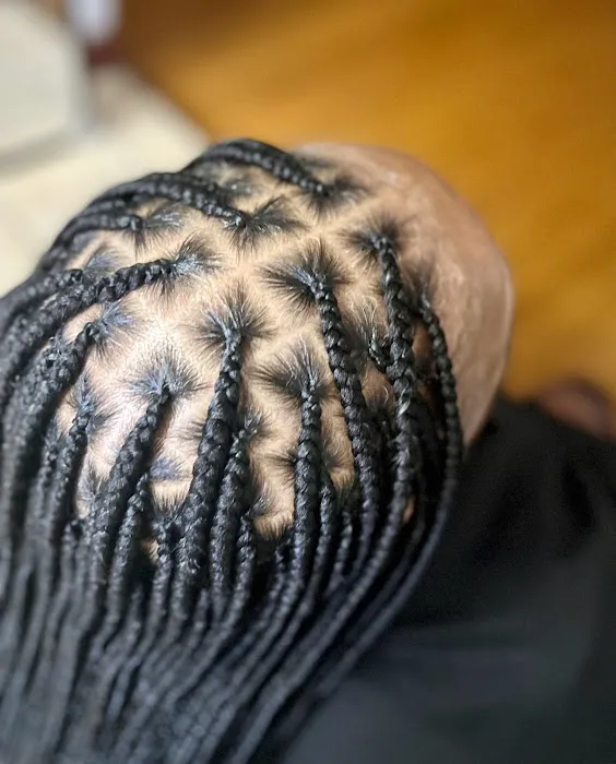 Holla Professional African Hair braiding Picture 3