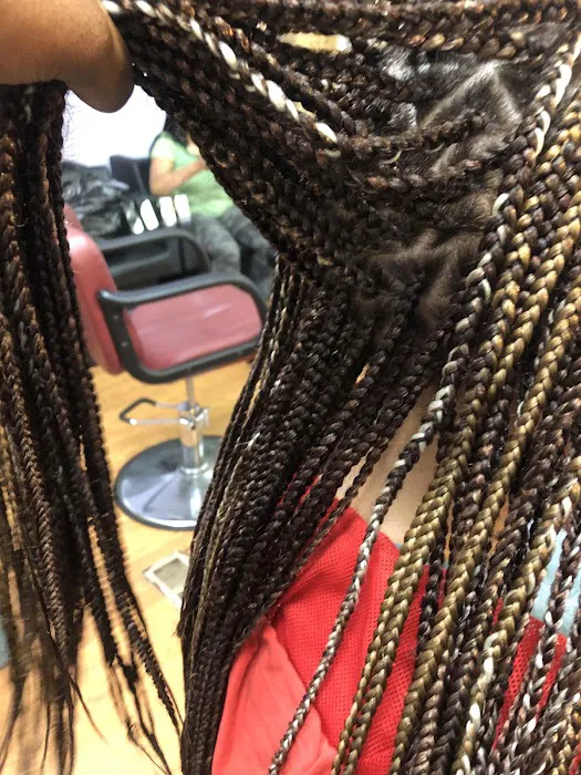 AP RICHESS HAIR STUDIO Picture 4
