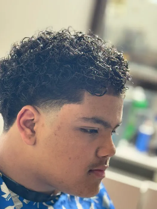 Diamond Cuts Barber Shop and Salon Picture 9