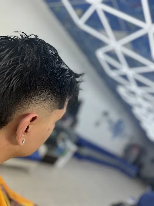 Diamond Cuts Barber Shop and Salon Picture 2