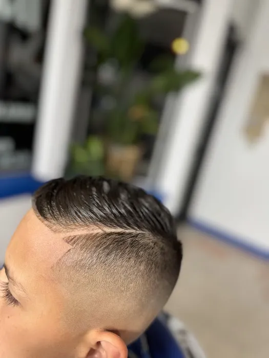 Diamond Cuts Barber Shop and Salon Picture 4
