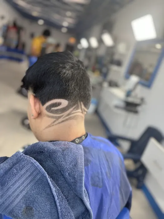 Diamond Cuts Barber Shop and Salon Picture 5