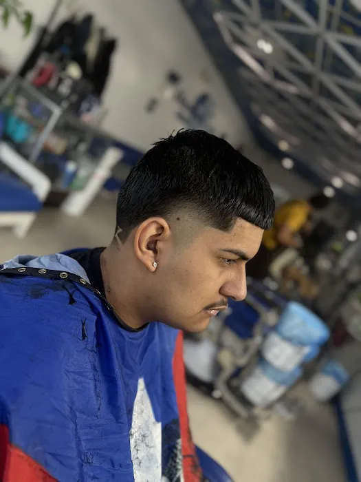 Diamond Cuts Barber Shop and Salon Picture 10