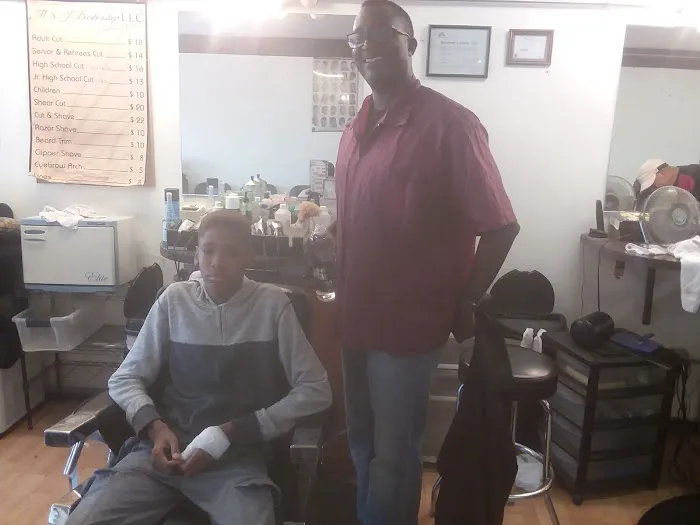 M & J Barbershop Picture 2