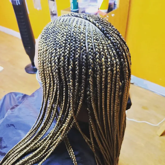 RUGUI AFRICAN HAIR BRAIDING Picture 3
