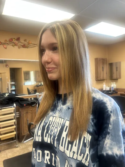 Andy's Hair Design Picture 3