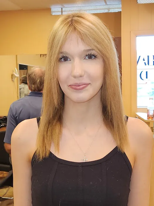 Andy's Hair Design Picture 2