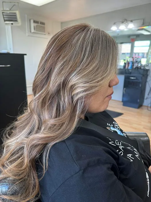 Licha's Hair Salon Picture 4