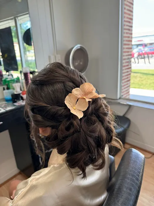 Licha's Hair Salon Picture 7