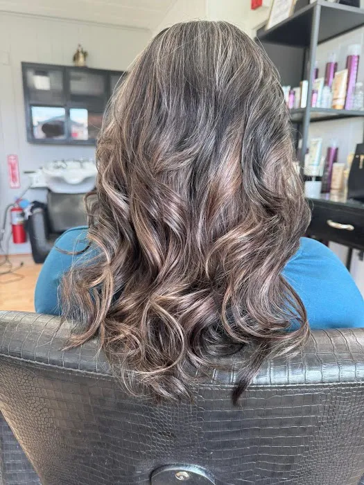 Licha's Hair Salon Picture 10