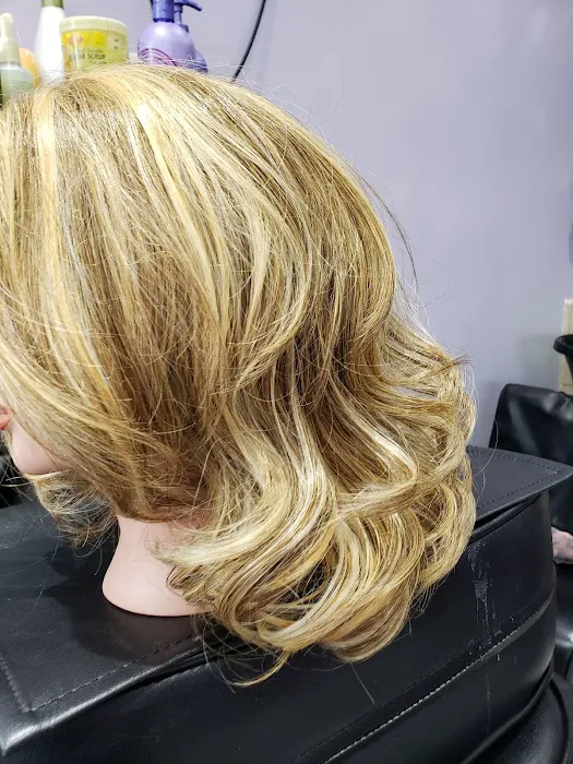 Sonia's Unisex Hair Salon Picture 4