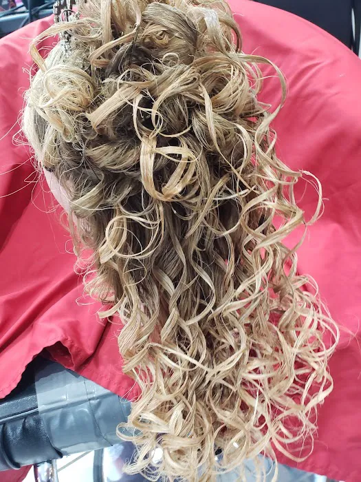 Sonia's Unisex Hair Salon Picture 6